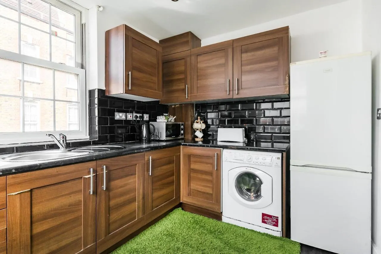 Aldgate Flats Apartment London
