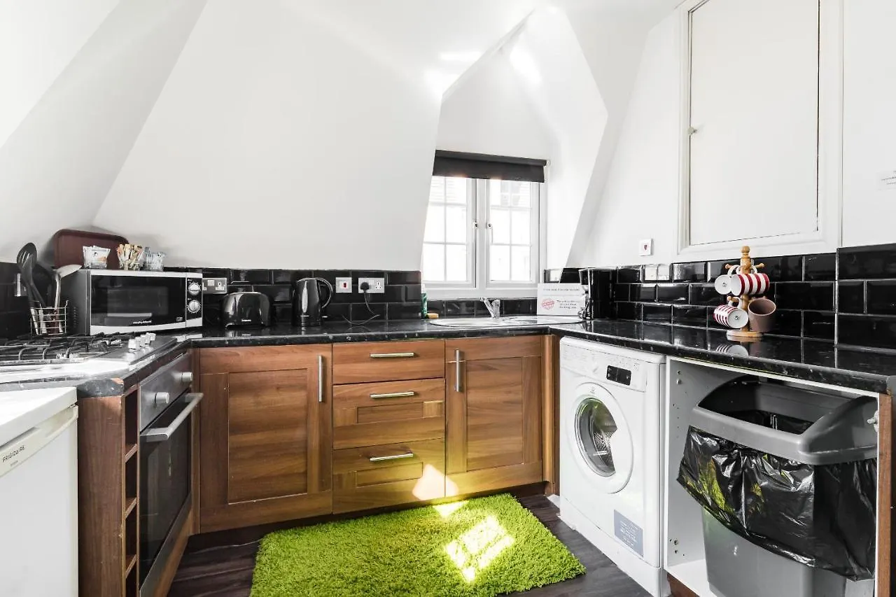 Aldgate Flats Apartment London