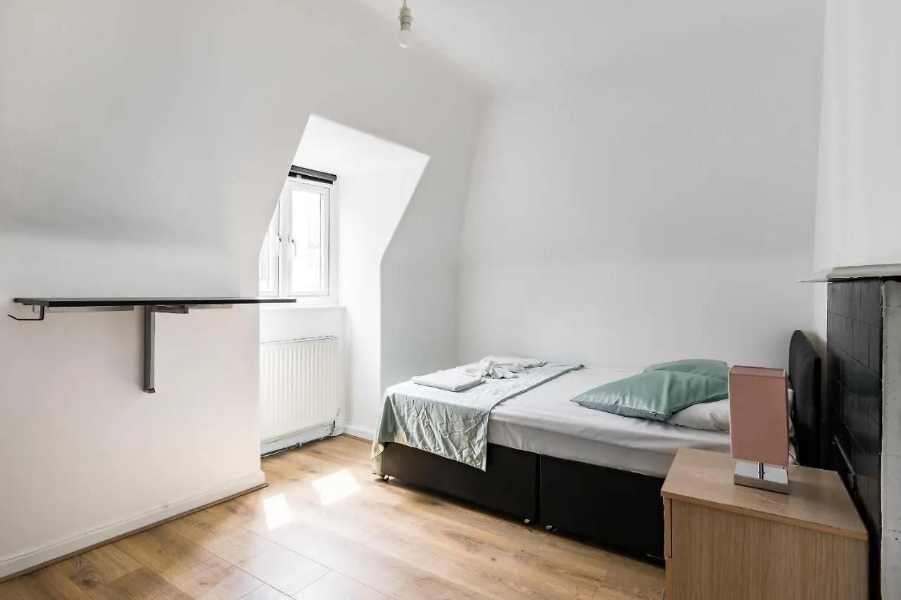 Aldgate Flats Apartment London 0*,  United Kingdom