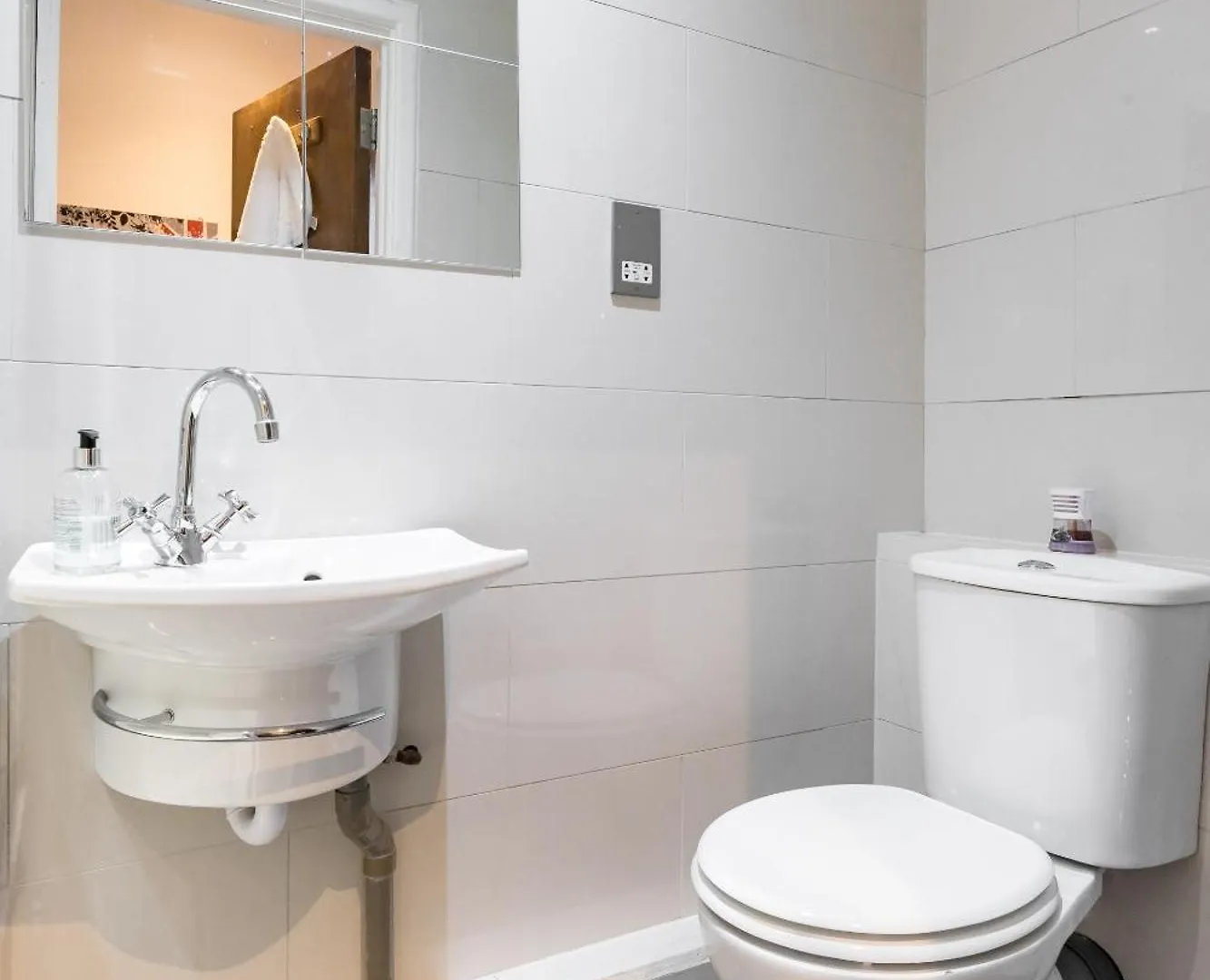 Aldgate Flats Apartment London