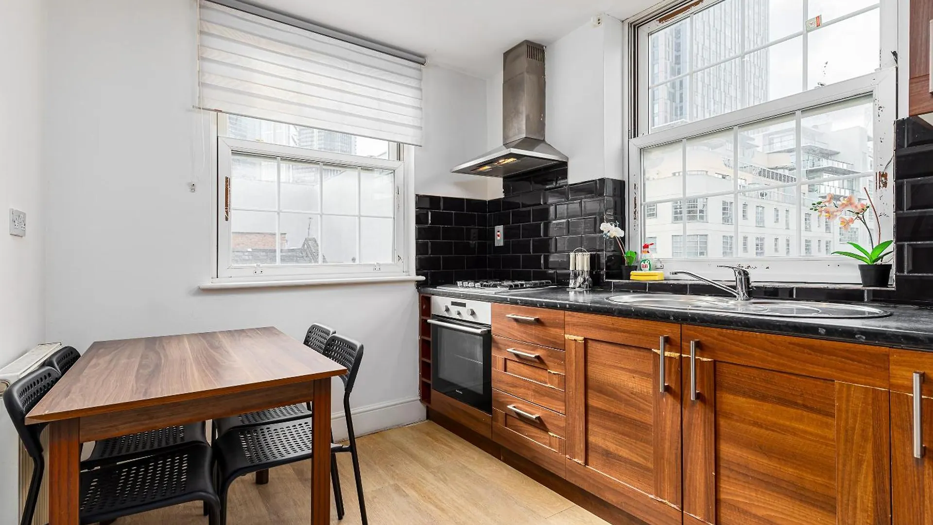 Aldgate Flats Apartment London