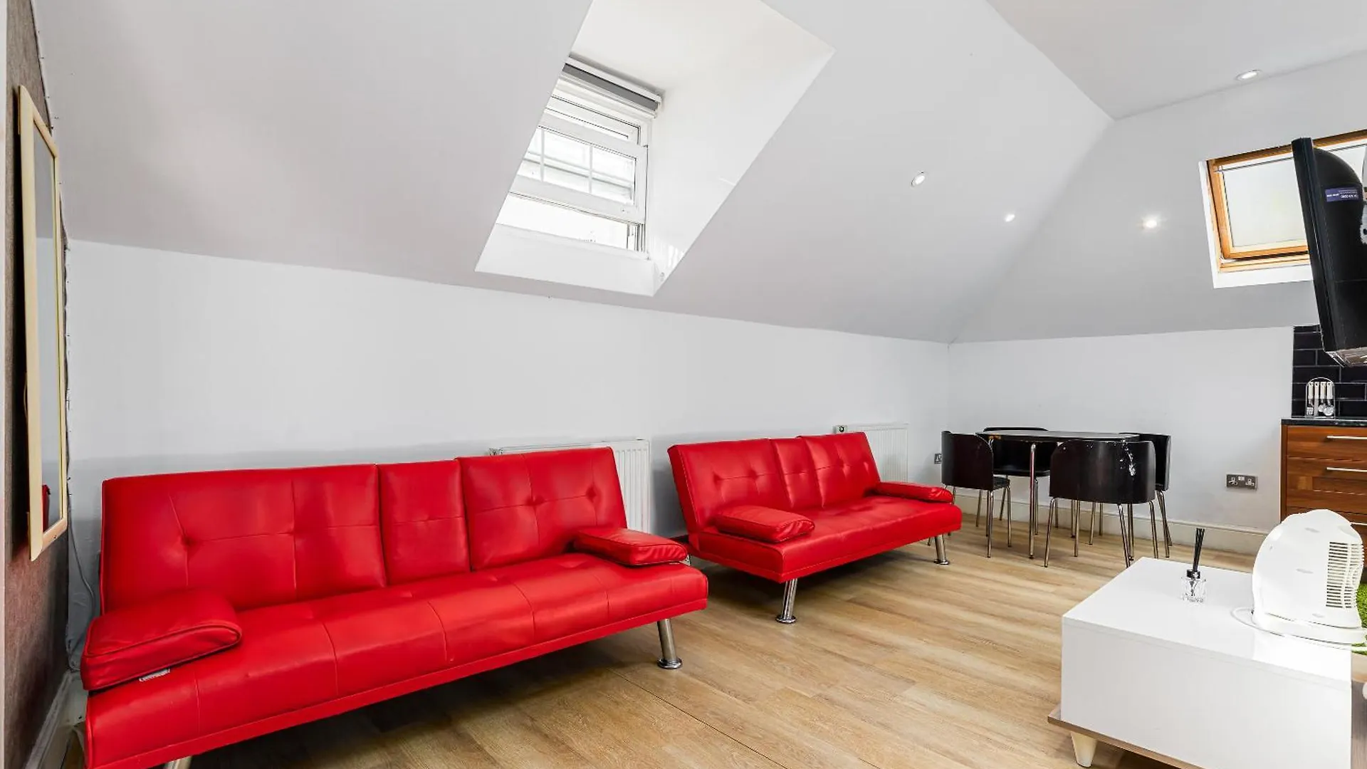 Aldgate Flats Apartment London