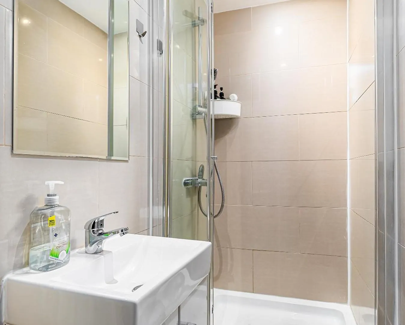 Aldgate Flats Apartment London