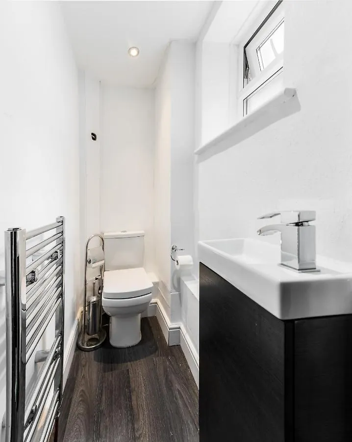 Aldgate Flats Apartment London