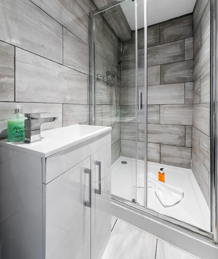 Aldgate Flats Apartment London