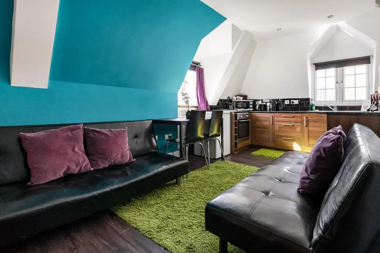 Aldgate Flats Apartment London