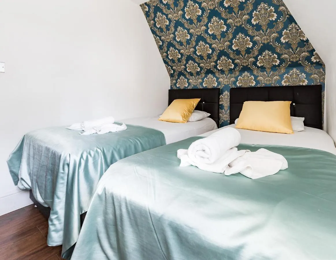 Aldgate Flats Apartment London
