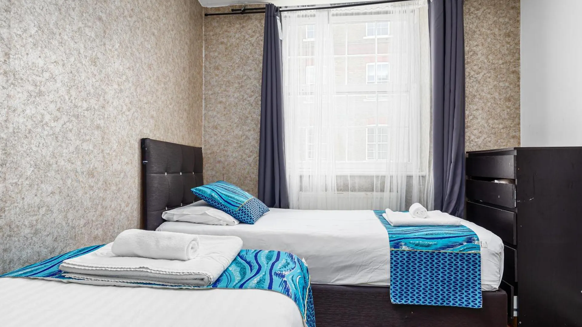 Aldgate Flats Apartment London