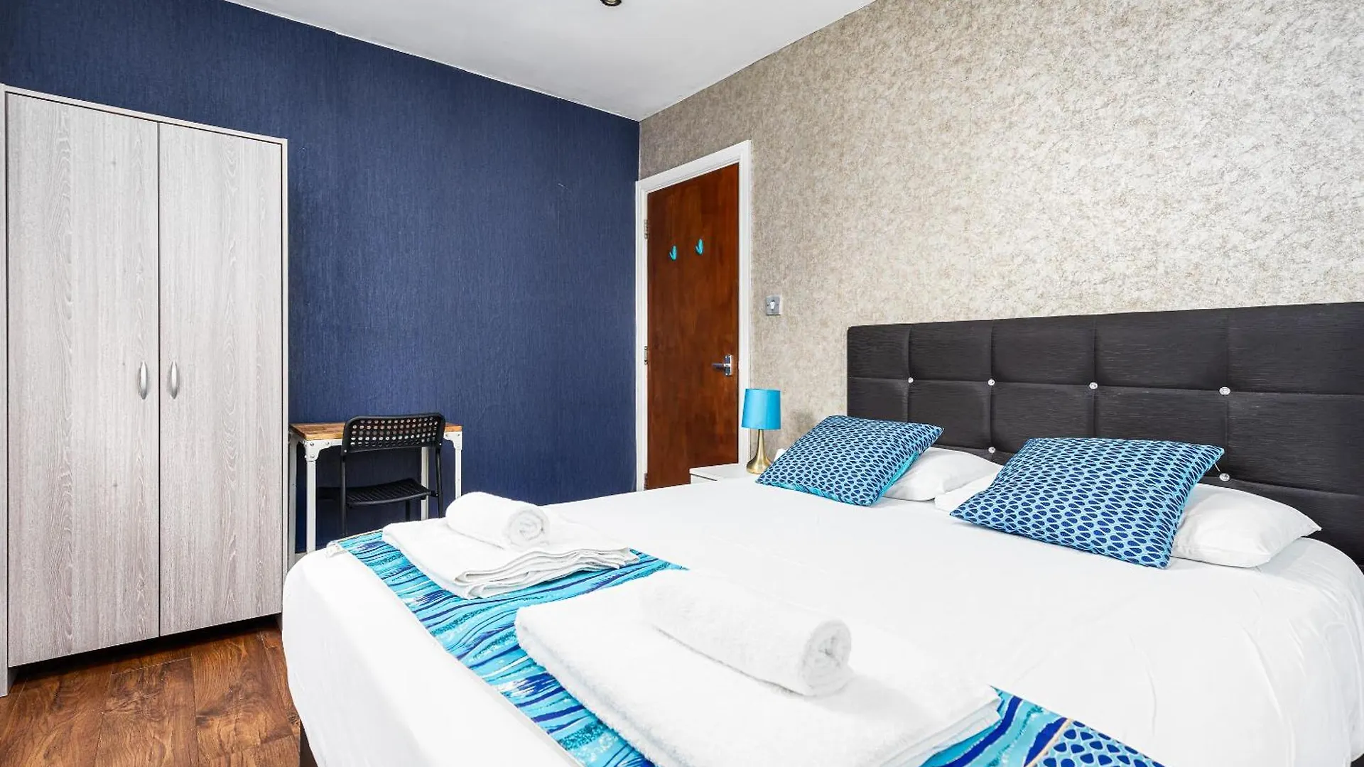 Aldgate Flats Apartment London
