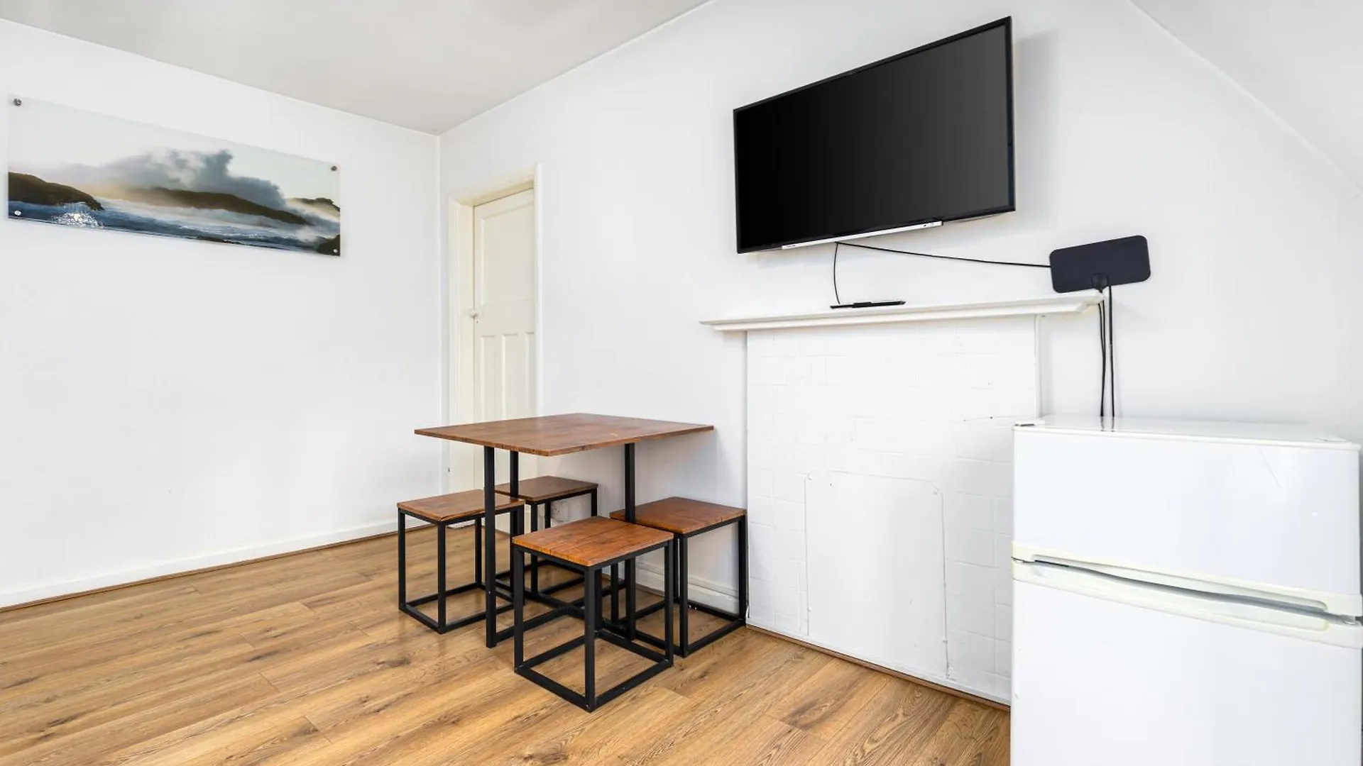 Aldgate Flats Apartment London