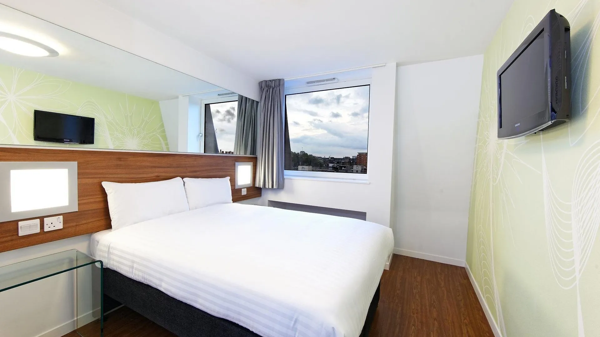 Aldgate Flats Apartment London