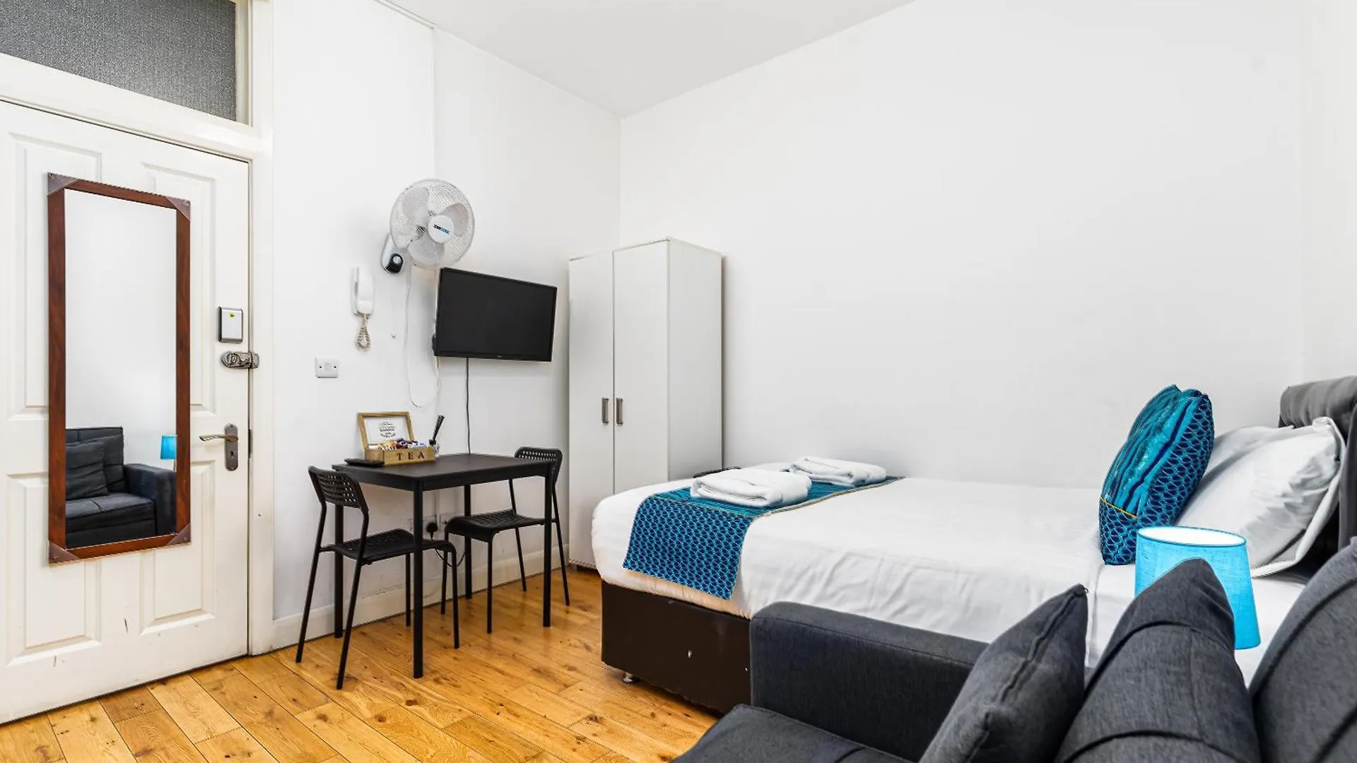 דירות לונדון Aldgate Flats בריטניה